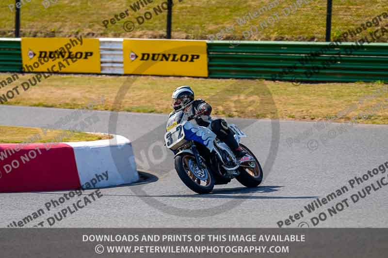 Vintage motorcycle club;eventdigitalimages;mallory park;mallory park trackday photographs;no limits trackdays;peter wileman photography;trackday digital images;trackday photos;vmcc festival 1000 bikes photographs